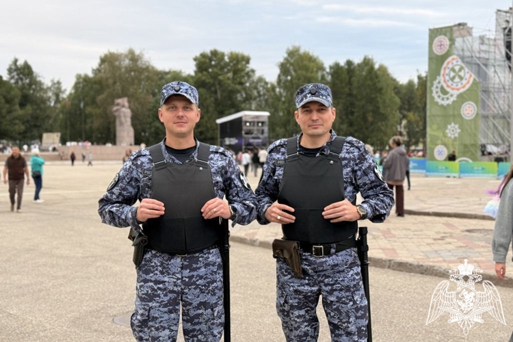 Росгвардейцы обеспечили безопасность граждан в рамках празднования 105-й годовщины со дня образования Республики Коми
