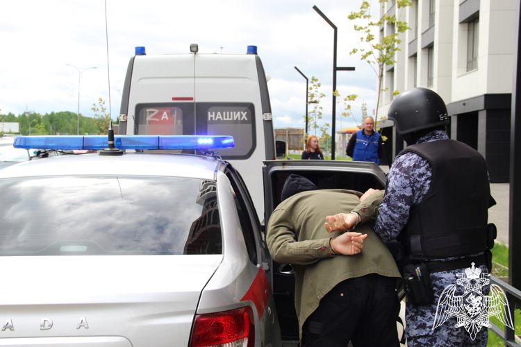 В Сыктывкаре росгвардейцы пресекли противоправные действия в отношении медиков