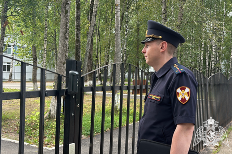 В Сыктывкаре сотрудники Росгвардии проверяют готовность образовательных организаций к началу учебного года