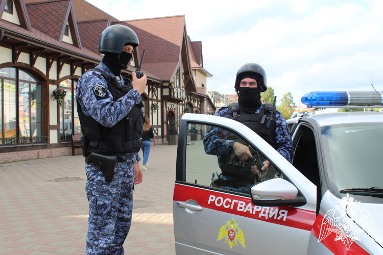 Вечер в печорском баре закончился неожиданно - двух дебоширов задержала Росгвардия