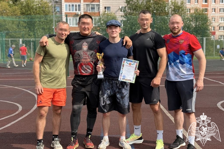 В Сыктывкаре росгвардейцы приняли участие в спортивной эстафете в рамках празднования Дня физкультурника