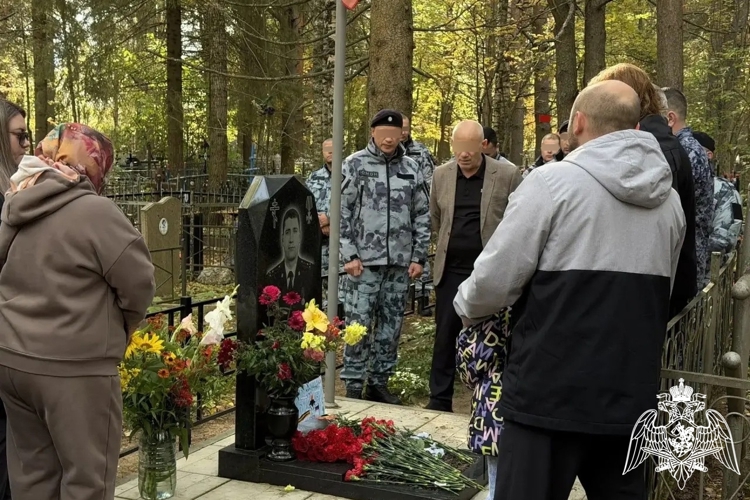 В Сыктывкаре росгвардейцы почтили память сослуживцев, погибших при исполнении служебного долга