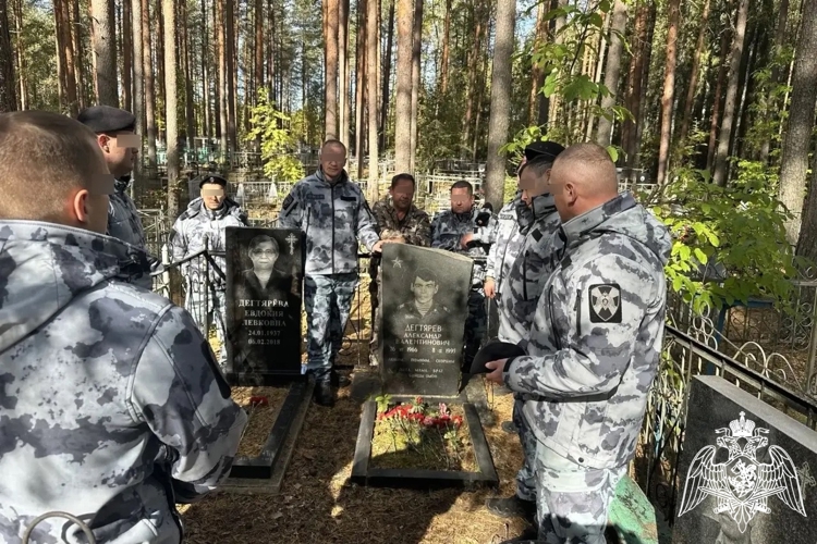 В Сыктывкаре росгвардейцы почтили память сослуживцев, погибших при исполнении служебного долга