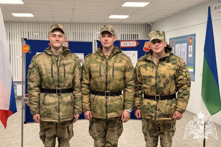 В Сыктывкаре военнослужащие по призыву участвуют в Едином дне голосования