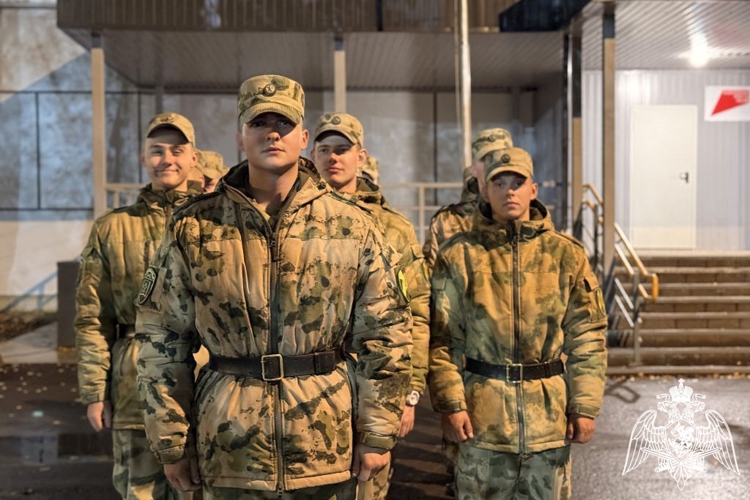 В Сыктывкаре военнослужащие по призыву участвуют в Едином дне голосования