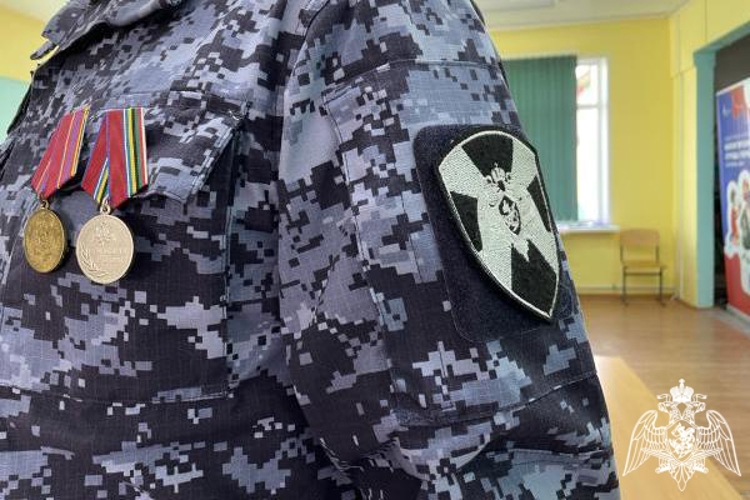 В СЫКТЫВКАРЕ РОСГВАРДЕЕЦ ВСТРЕТИЛСЯ СО ШКОЛЬНИКАМИ В РАМКАХ ПРОЕКТА «ВСТРЕЧА С ЧЕМПИОНОМ»