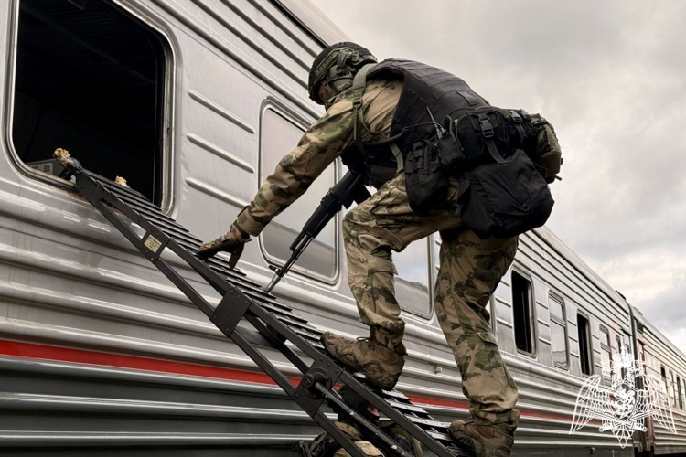 Безопасность на транспорте: ОМОН «Зырянин» принял участие в межведомственных учениях