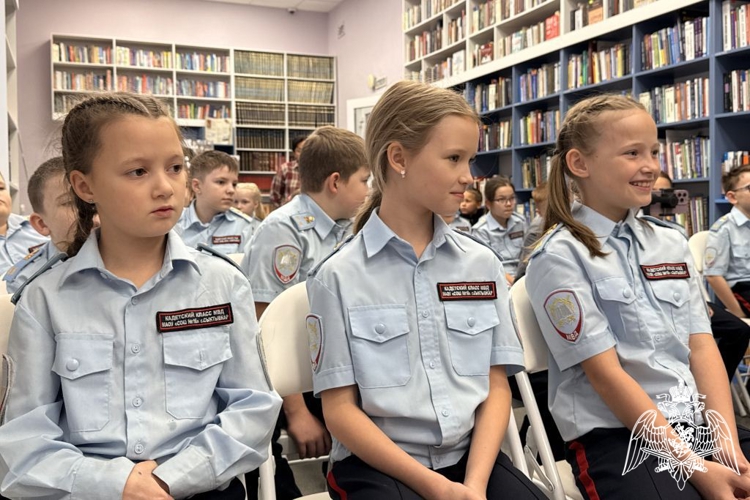 К юбилейным датам Росгвардии: в Молодёжной библиотеке Коми состоялась встреча с кинологами ОМОН «Зырянин»